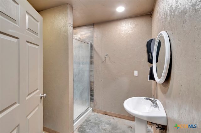 52 N Old Bloomington Road, Victoria, TX 77905