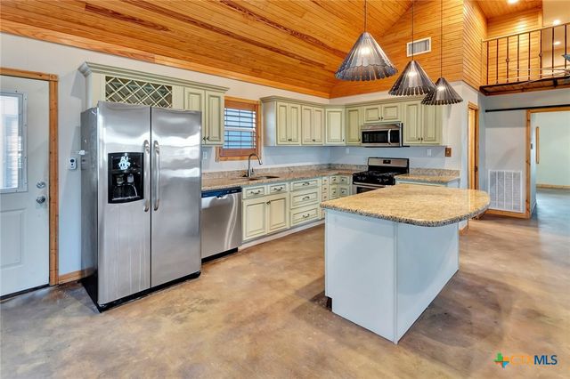 52 N Old Bloomington Road, Victoria, TX 77905