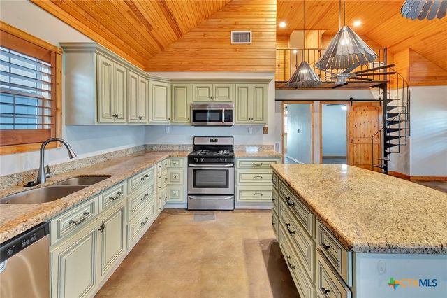 52 N Old Bloomington Road, Victoria, TX 77905