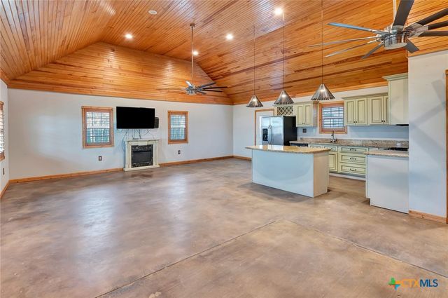 52 N Old Bloomington Road, Victoria, TX 77905