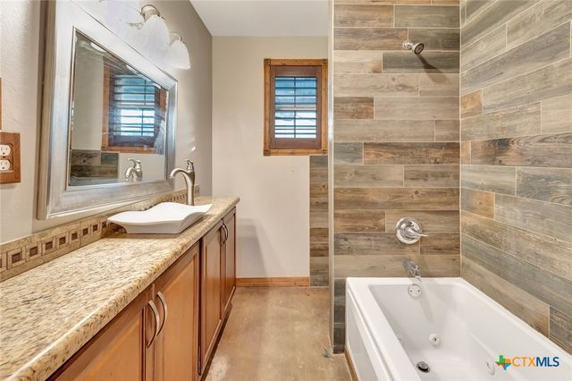 52 N Old Bloomington Road, Victoria, TX 77905