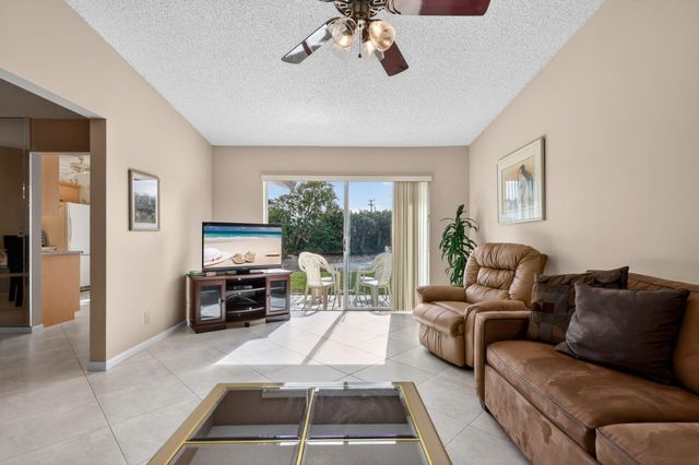 5404 Viburnum Circle, Delray Beach, FL 33484