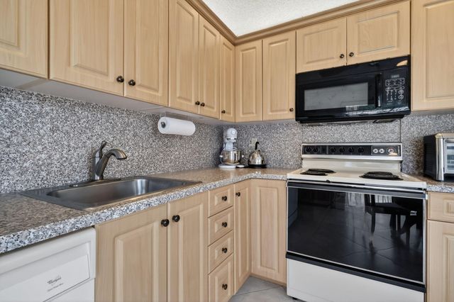 5404 Viburnum Circle, Delray Beach, FL 33484