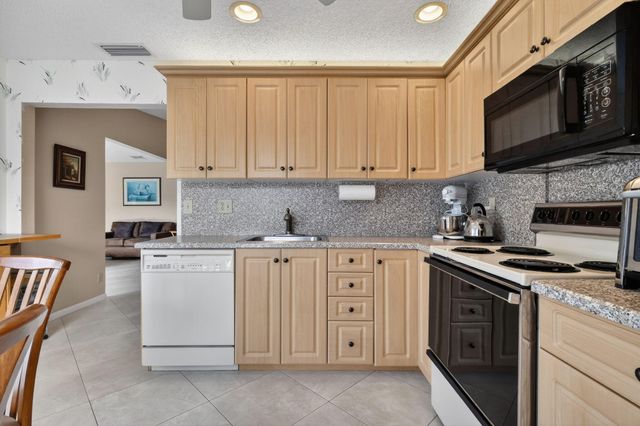 5404 Viburnum Circle, Delray Beach, FL 33484