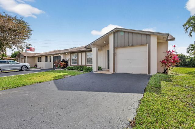 5404 Viburnum Circle, Delray Beach, FL 33484