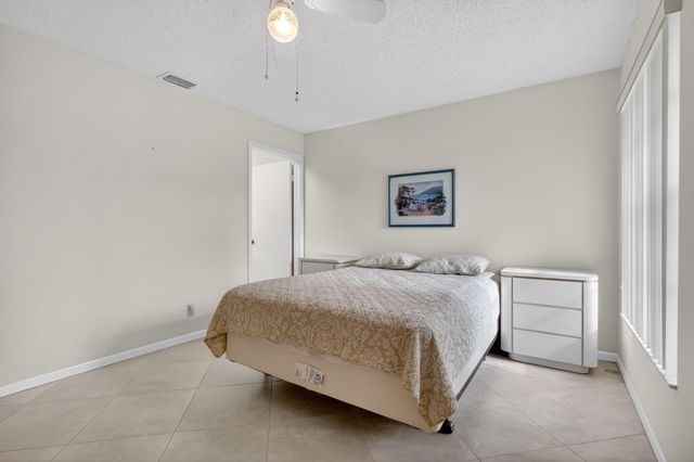 5404 Viburnum Circle, Delray Beach, FL 33484