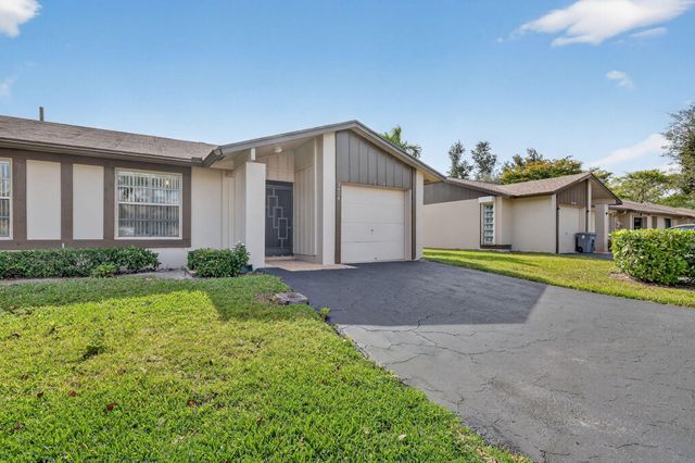 5404 Viburnum Circle, Delray Beach, FL 33484