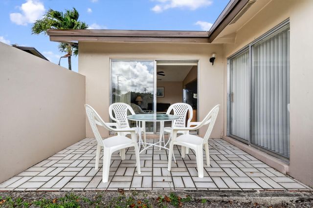 5404 Viburnum Circle, Delray Beach, FL 33484