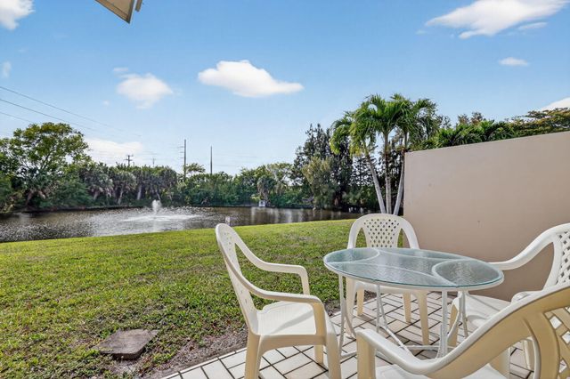 5404 Viburnum Circle, Delray Beach, FL 33484