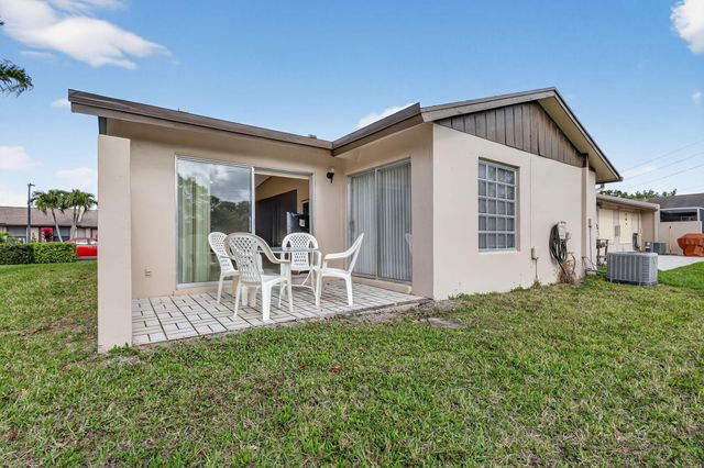 5404 Viburnum Circle, Delray Beach, FL 33484