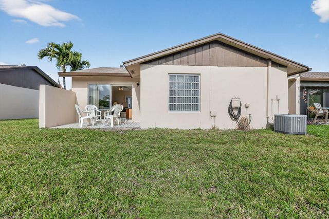 5404 Viburnum Circle, Delray Beach, FL 33484