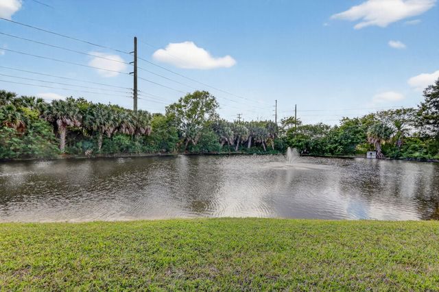 5404 Viburnum Circle, Delray Beach, FL 33484