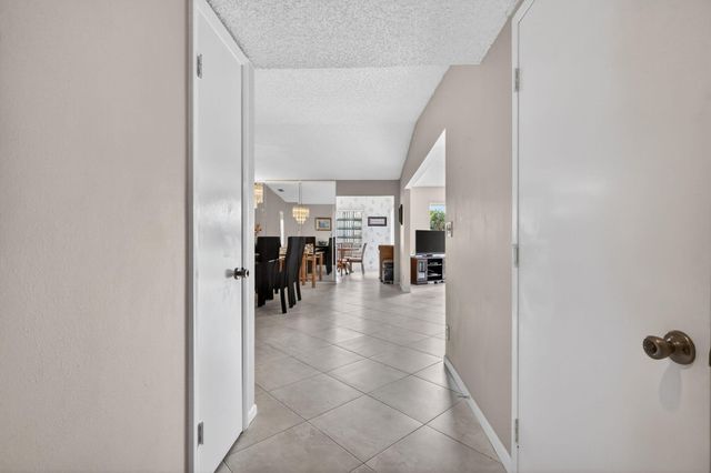 5404 Viburnum Circle, Delray Beach, FL 33484