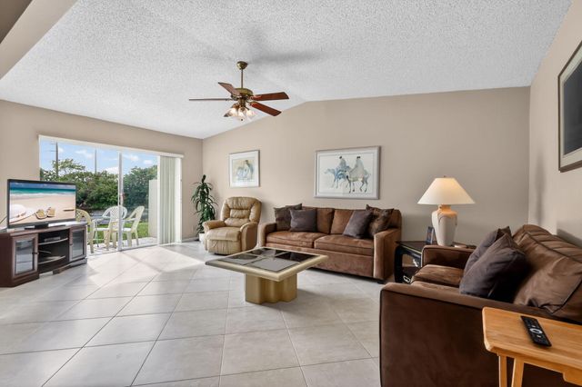 5404 Viburnum Circle, Delray Beach, FL 33484