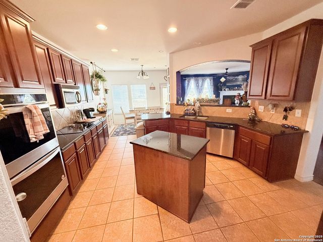 12135 Treewell, San Antonio, TX 78249