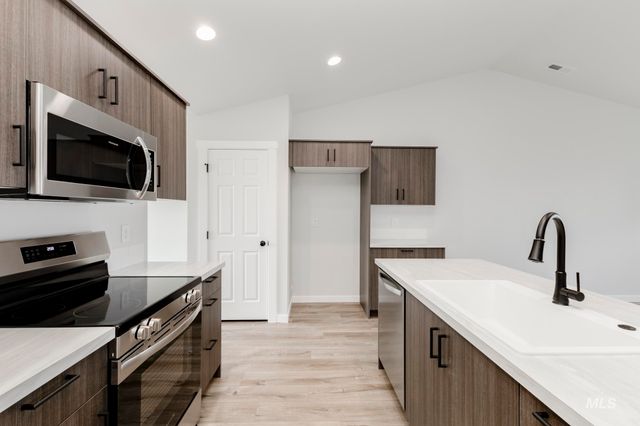 7155 E Shields Dr, Nampa, ID 83687