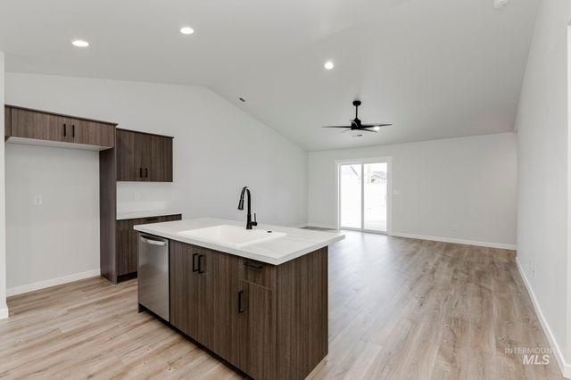 7155 E Shields Dr, Nampa, ID 83687