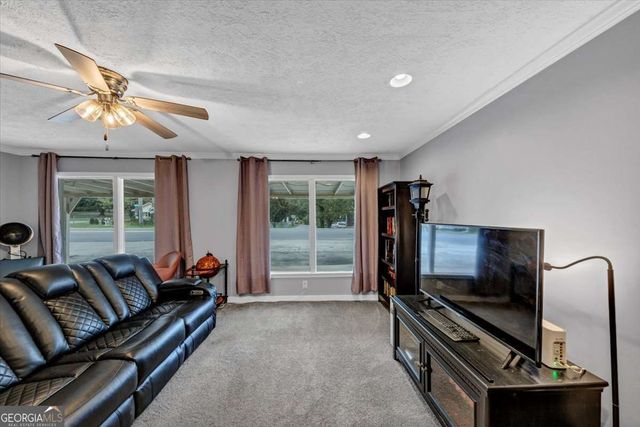 6071 N Main Street SE, Acworth, GA 30101