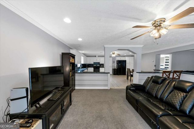 6071 N Main Street SE, Acworth, GA 30101