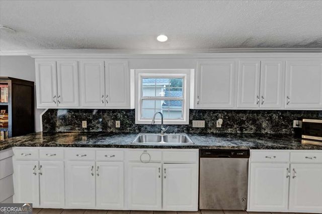 6071 N Main Street SE, Acworth, GA 30101