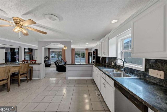 6071 N Main Street SE, Acworth, GA 30101