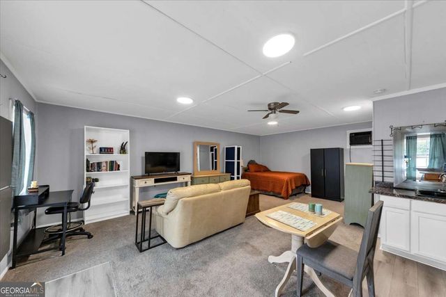 6071 N Main Street SE, Acworth, GA 30101