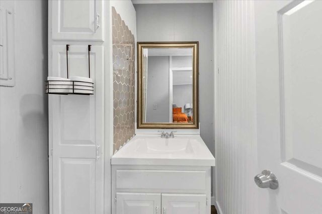 6071 N Main Street SE, Acworth, GA 30101