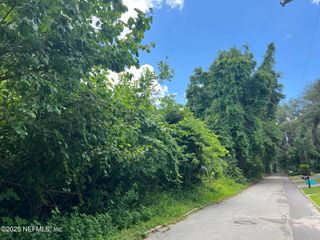 823 S 13TH Street, Palatka, FL 32177