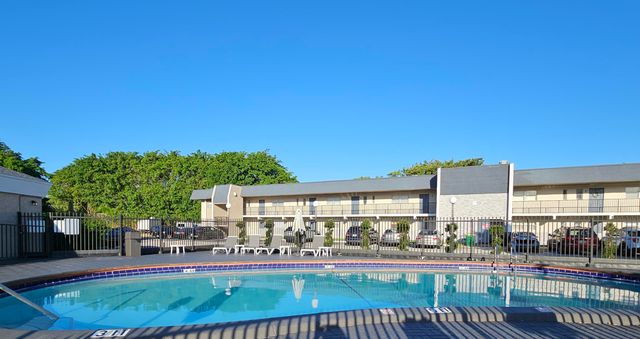 8000 S Colony Cir S 207, Tamarac, FL 33321