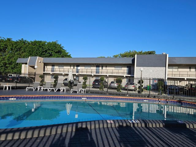 8000 S Colony Cir S 207, Tamarac, FL 33321