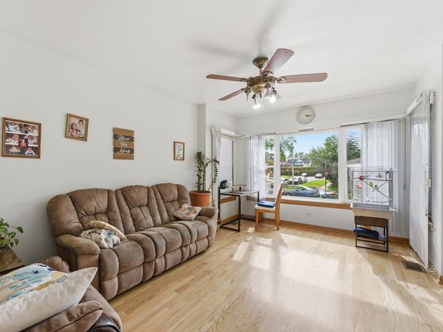 3235 N Kildare Avenue, Chicago, IL 60641