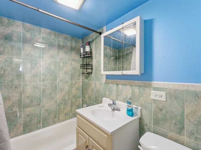 3235 N Kildare Avenue, Chicago, IL 60641