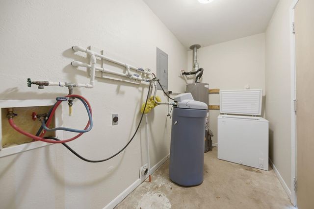 3249 Newsom Road, Bellville, TX 77418