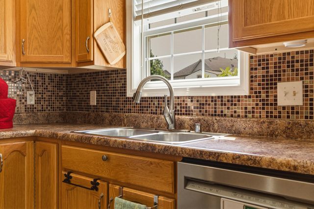 209 Kathie Court, Vine Grove, KY 40175