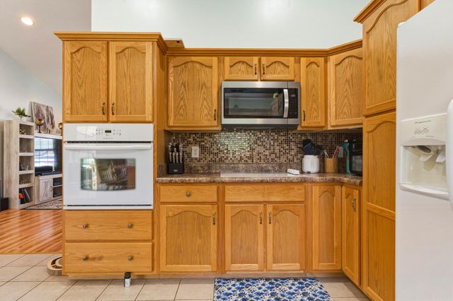 209 Kathie Court, Vine Grove, KY 40175