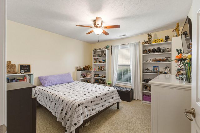 209 Kathie Court, Vine Grove, KY 40175