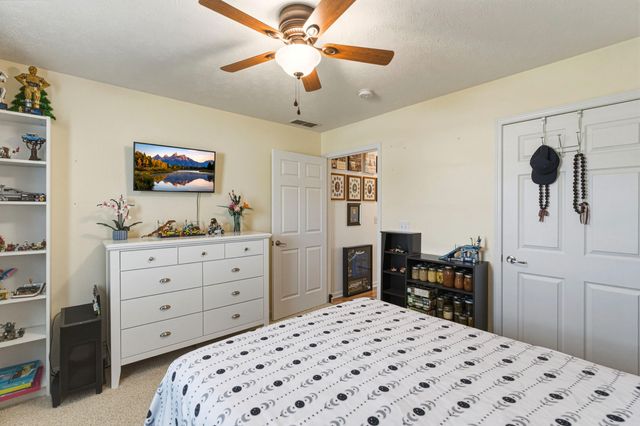 209 Kathie Court, Vine Grove, KY 40175