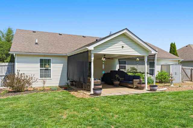 209 Kathie Court, Vine Grove, KY 40175