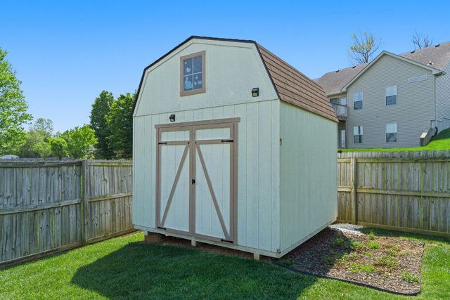 209 Kathie Court, Vine Grove, KY 40175