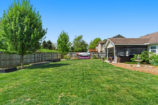209 Kathie Court, Vine Grove, KY 40175