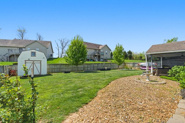 209 Kathie Court, Vine Grove, KY 40175