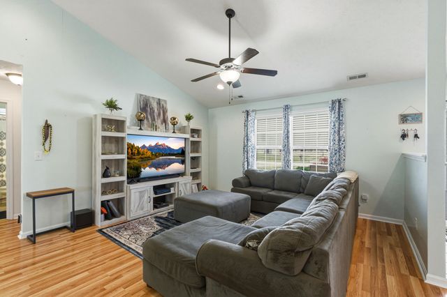 209 Kathie Court, Vine Grove, KY 40175