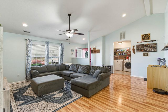 209 Kathie Court, Vine Grove, KY 40175