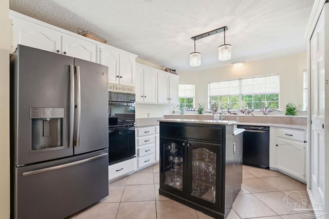 1437 Kings Rd, Cantonment, FL 32533