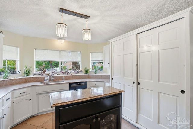 1437 Kings Rd, Cantonment, FL 32533