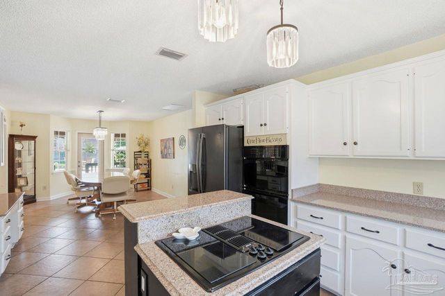 1437 Kings Rd, Cantonment, FL 32533
