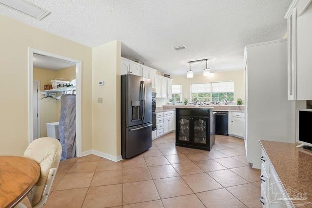 1437 Kings Rd, Cantonment, FL 32533