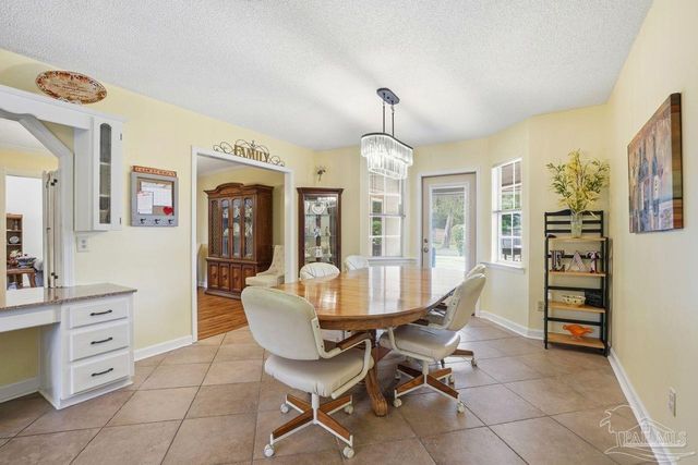 1437 Kings Rd, Cantonment, FL 32533
