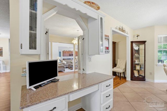 1437 Kings Rd, Cantonment, FL 32533