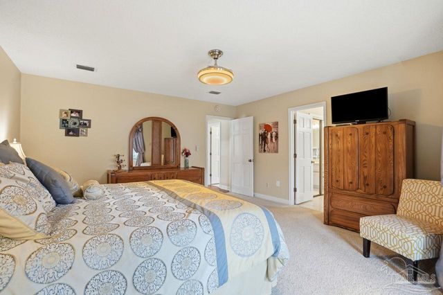 1437 Kings Rd, Cantonment, FL 32533